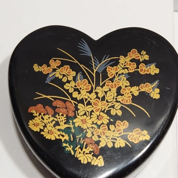 Vintage Nesting Boxes Heart Shaped Mushrooms Floral - Picture 3 of 9